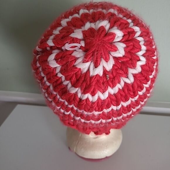 Red/White Knit Hat - Picture 3 of 5